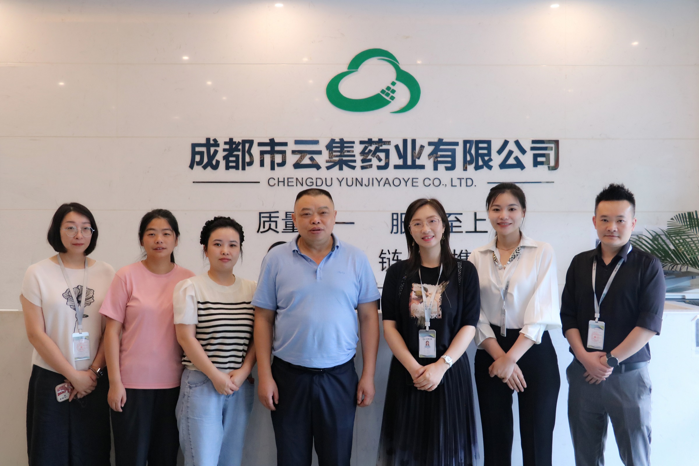 新都区人社局、区和谐劳动关系促进会 莅临皇家国际官网药业调研指导